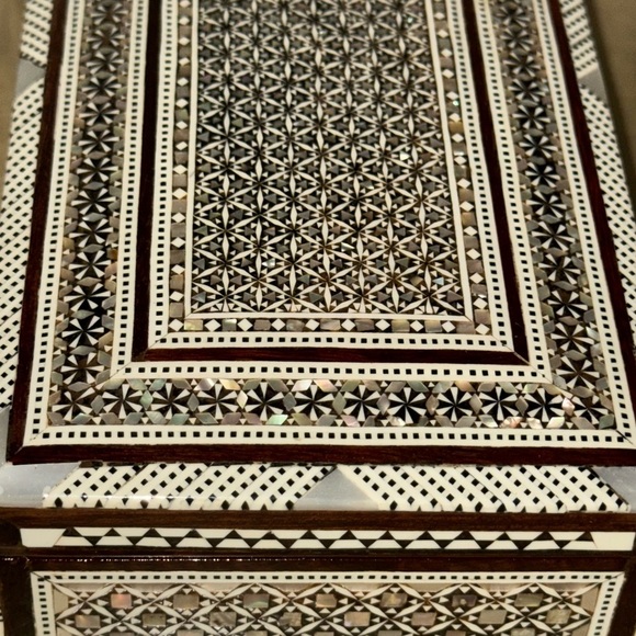 Moorish Handcrafted Middle Eastern Mosaic Inlaid Decorative Box - Picture 8 of 16